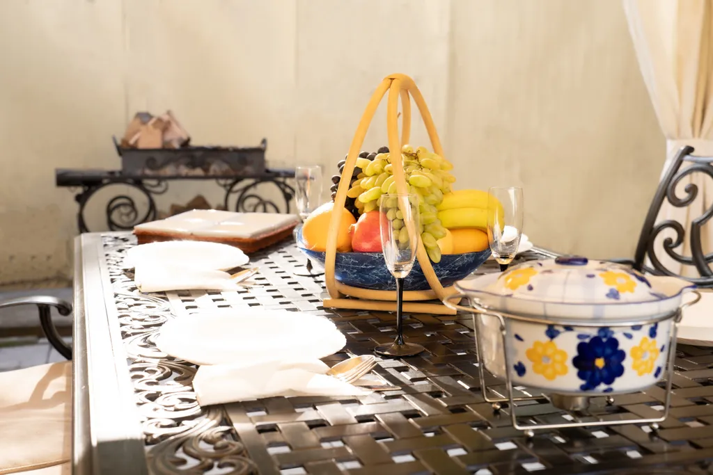 Двухэтажный срубовый гостевой домик с русской баней на дровах и купель