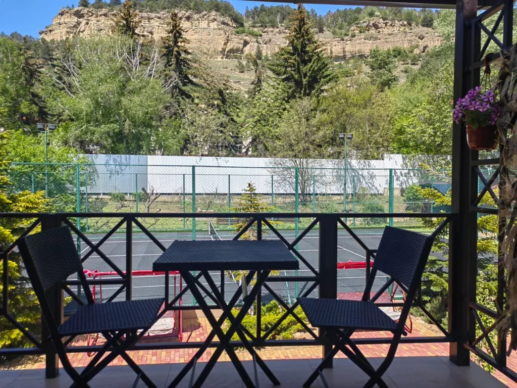 Уютный номер с видом на горы