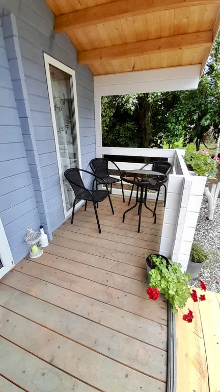 Уютный домик на большом участке с садом