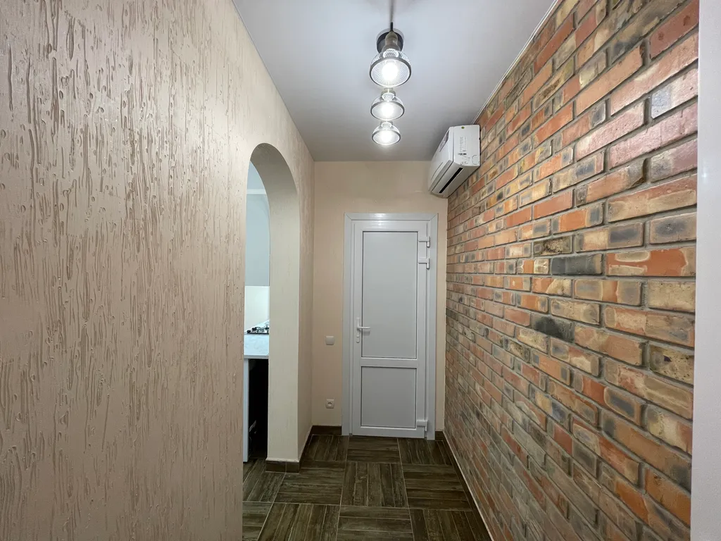 Комфортные апартаменты - студия, с кухней, на первом этаже