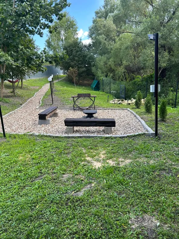 Уютный домик рядом с речкой