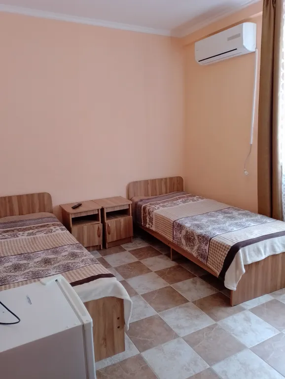 Квартира Уютная комната с отдельными кроватями на 2-ом этаже — аренда посуточно в Лоо