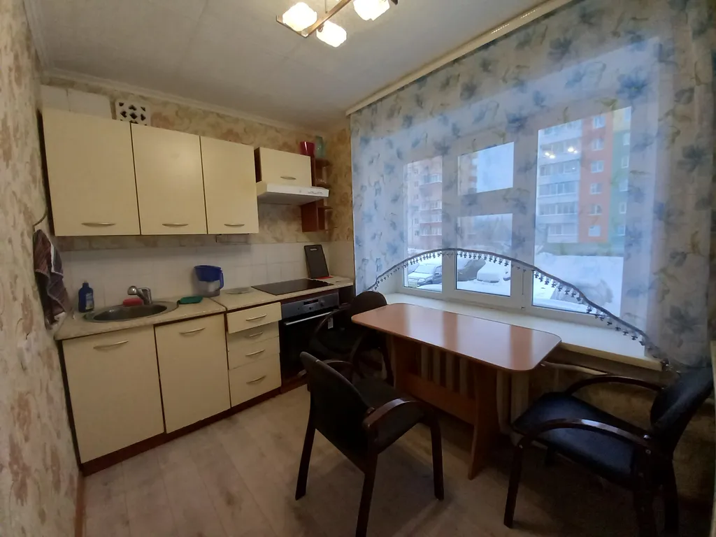 Просторная двухкомнатная квартира на 1ом этаже по Тихонова