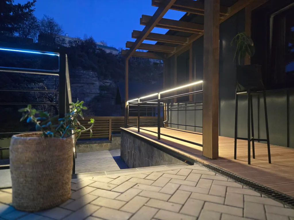 Дом в Кисловодске с авторскими интерьерами на стыке курорта и природы