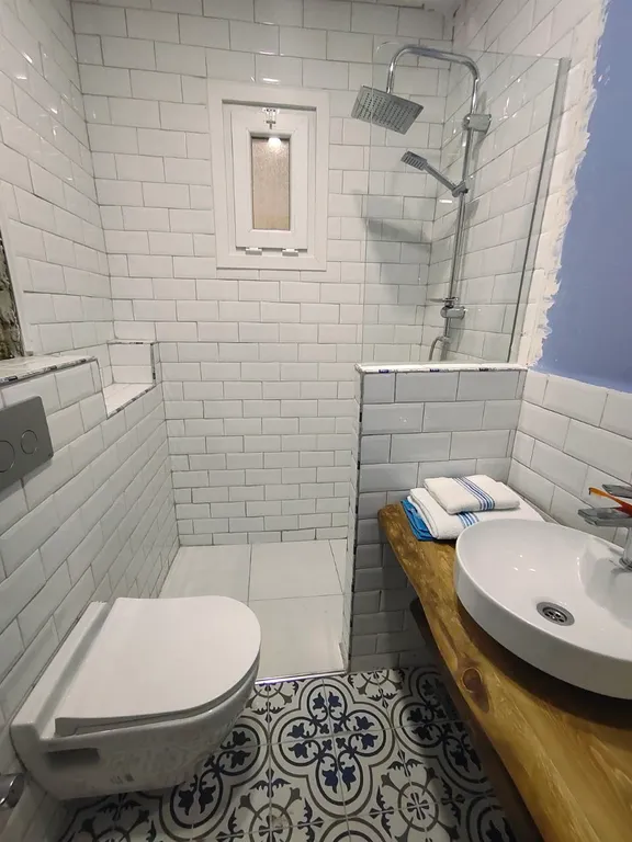 2br and 2bath balcony 8 min to metro