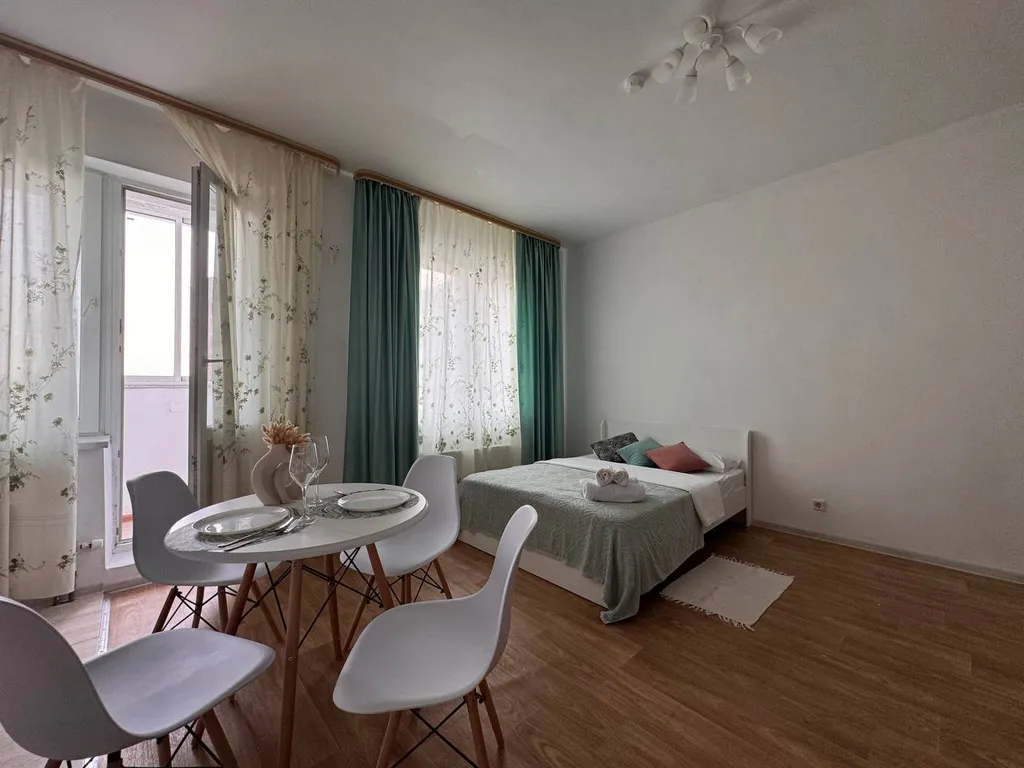 Просторная студия у реки