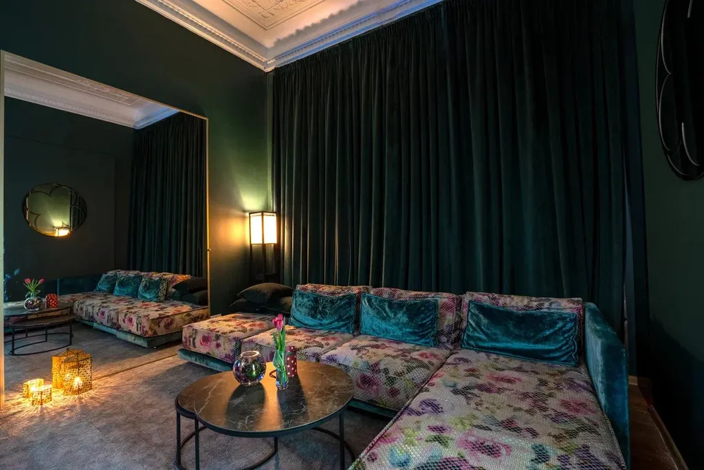 Квартира Квартира Emerald room -великолепный номер с зеркалами на стенах и на потолке — Санкт-Петербург