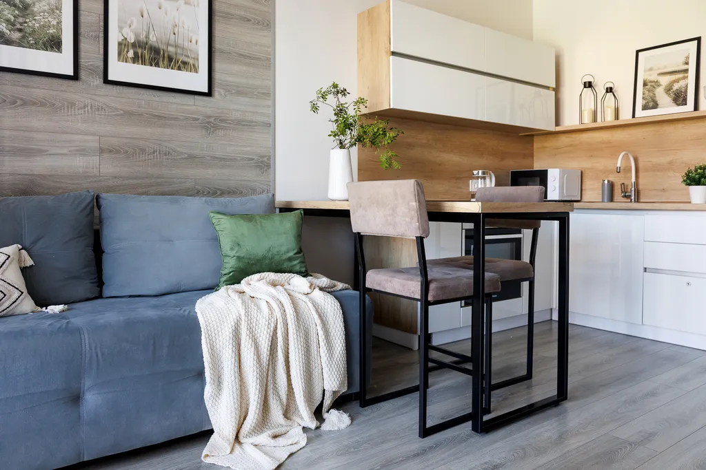 Студия возле 130 квартал с библиотекой на балконе