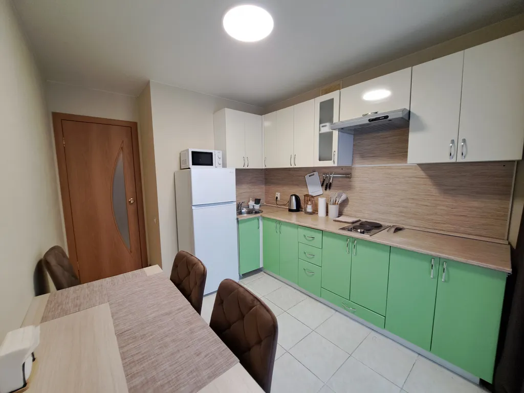 Просторная однушка с кроватью и смарт ТВ