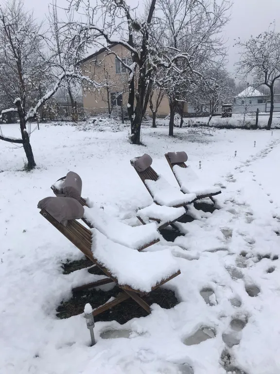 Дом у горной реки