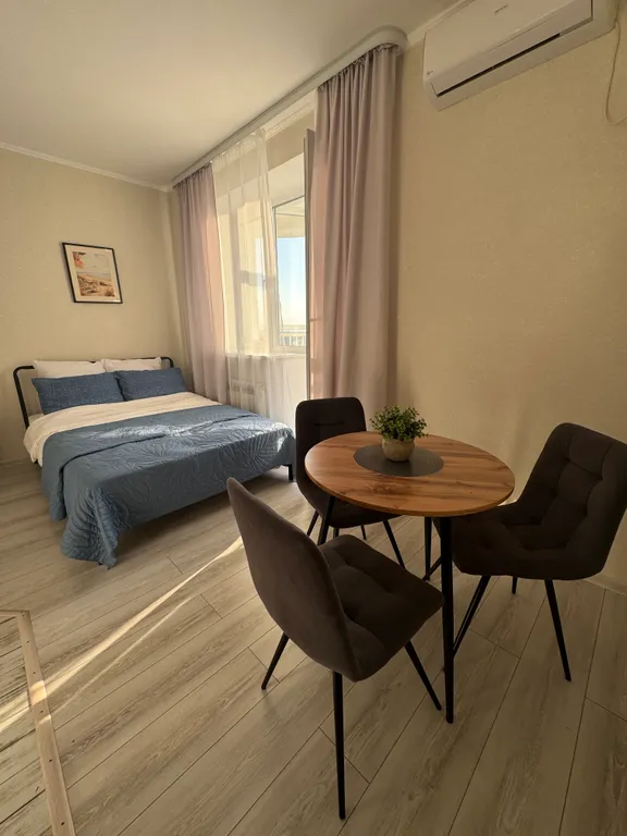 Квартира Уютная студия с прекрасными закатами — аренда посуточно в Омск