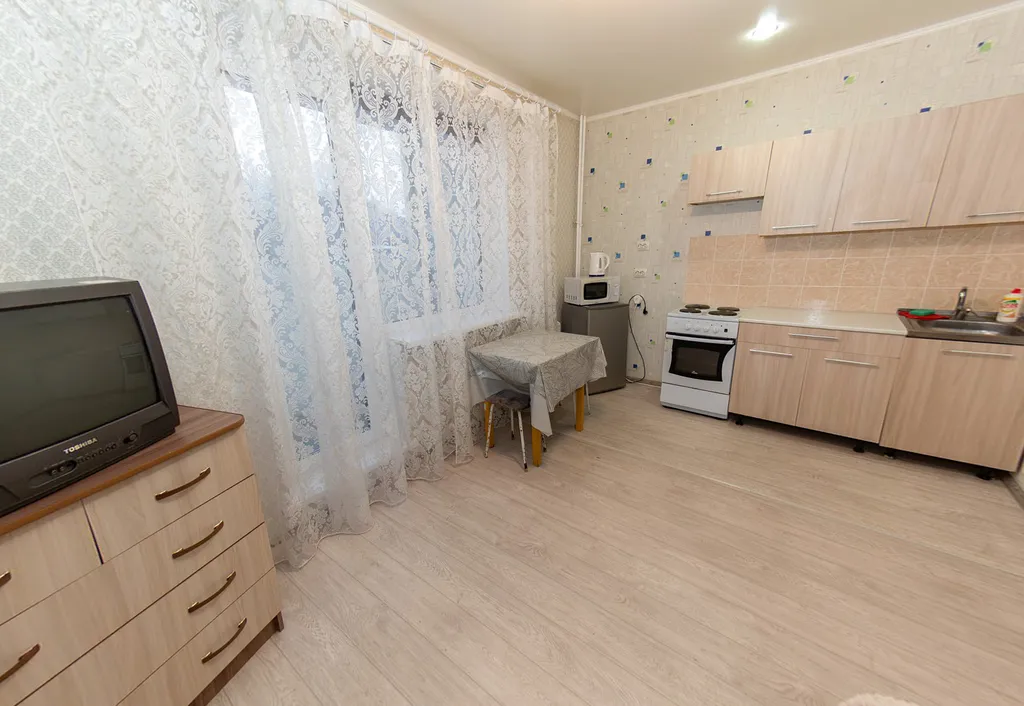 Уютная студия с лоджией в тени тополей