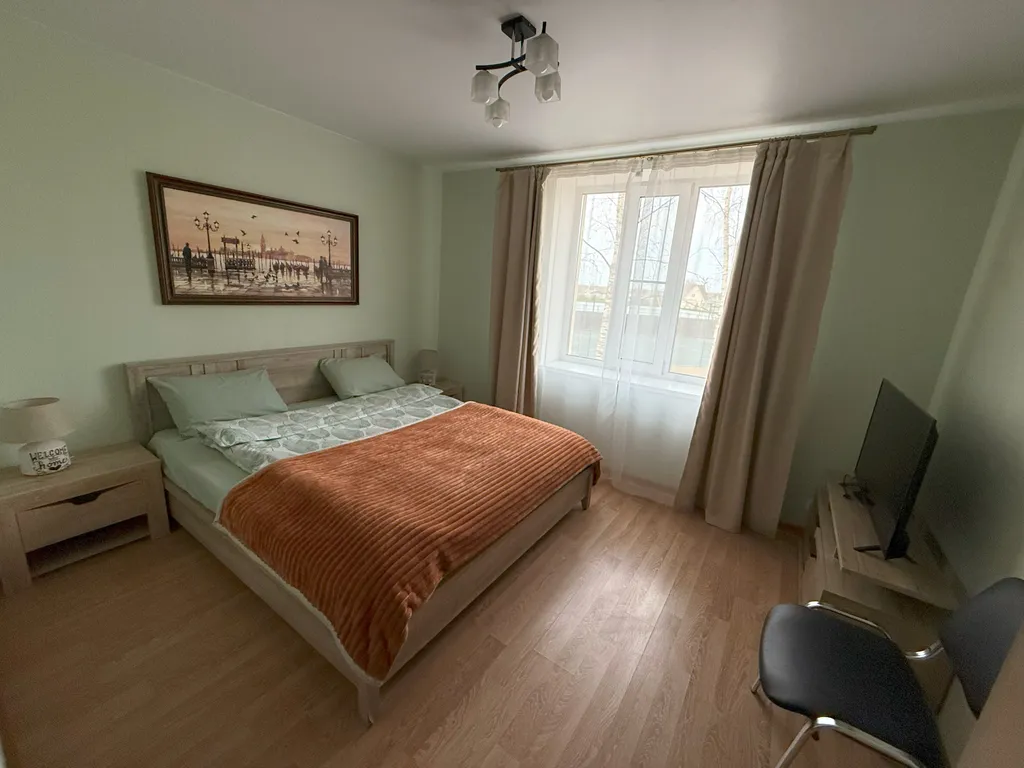 Дом с бассейном, спортзалом и 3 спальнями