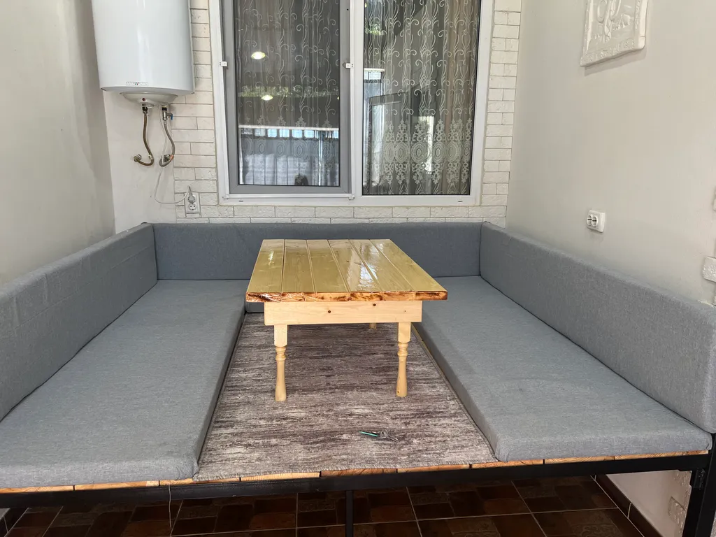 Этаж под ключ двухкомнатный с отдельным входом со своей терассой