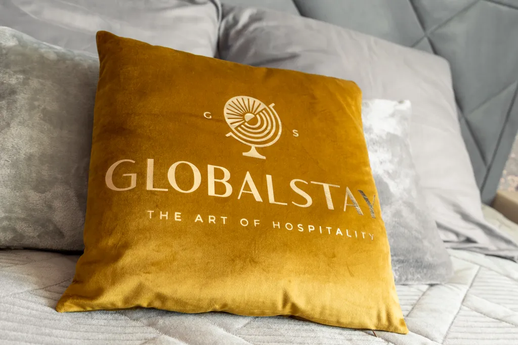 Солнечная 1-комнатная квартира на набережной Днепра