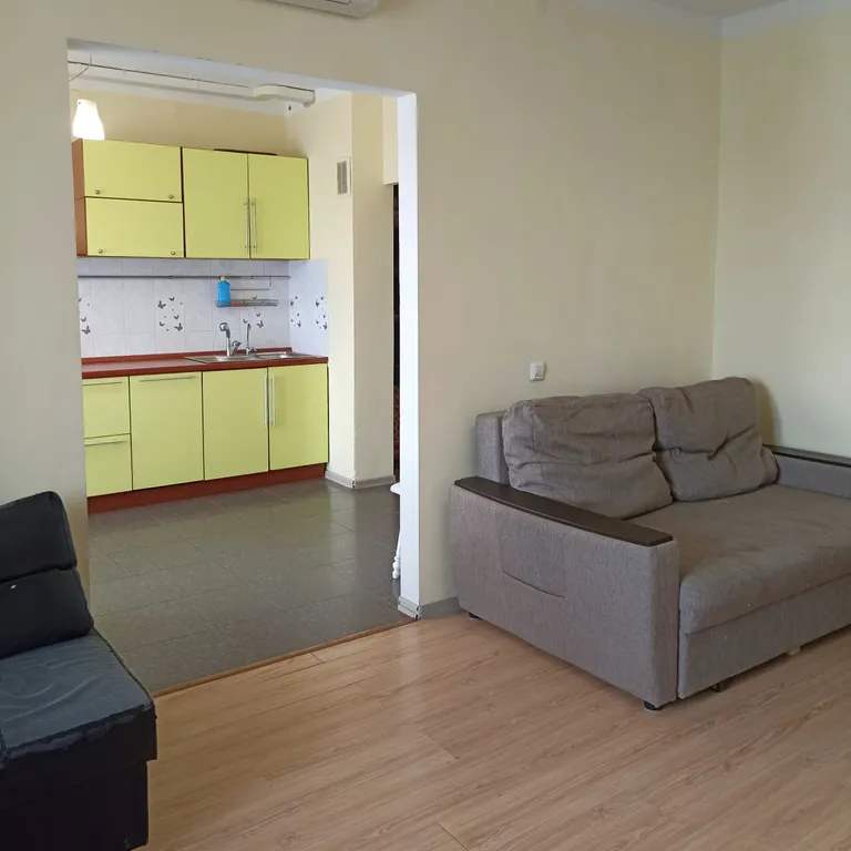 Просторная квартира для коллективов и большой семьи в центре