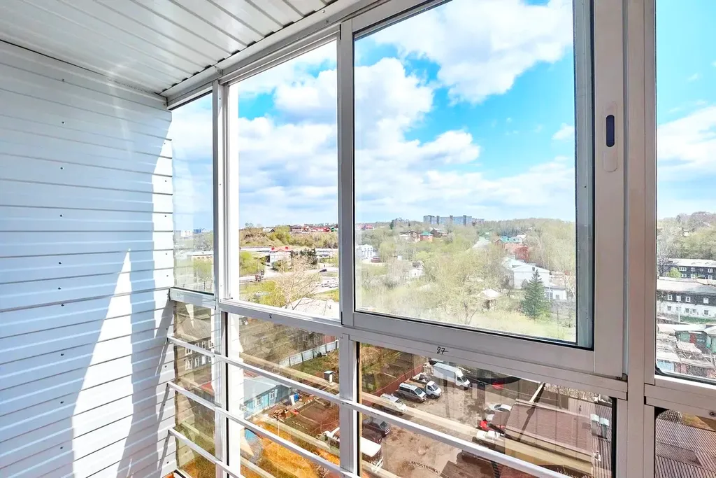 Стильная студия с красивым видом на город