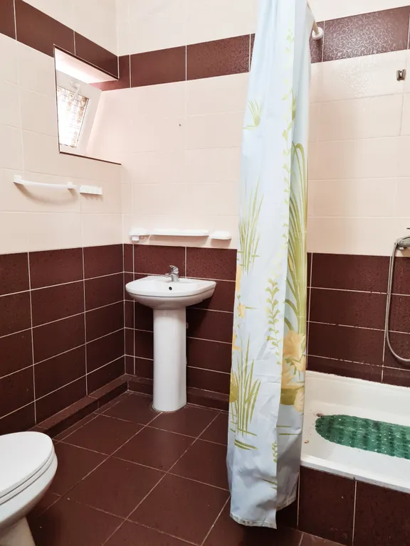 Двухместный стандарт с двуспальной и с двумя односпальными кроватями