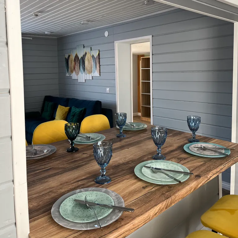 Sampo, двухэтажный дом с гостиной и видом на озеро в Карелии