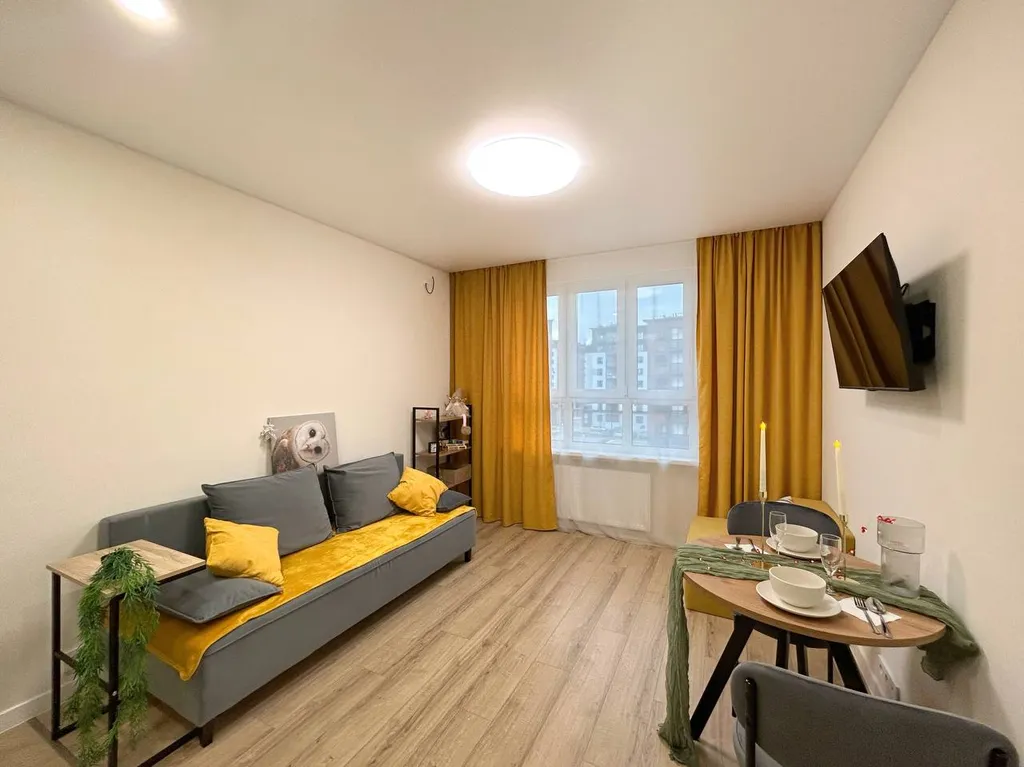 Современная евродушка у военной части