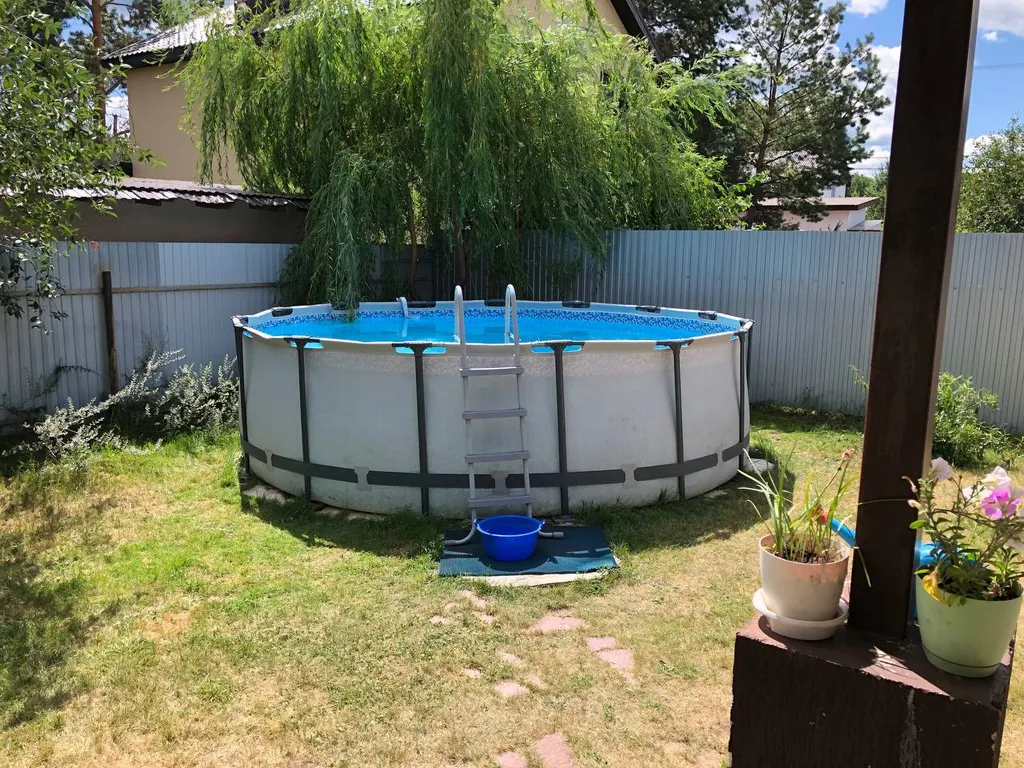 Загородный дом рядом с озером