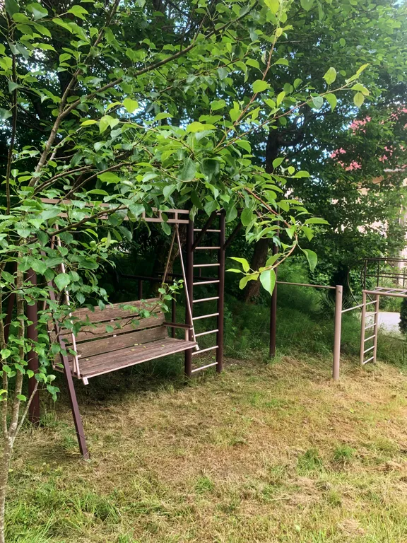 Уютный дом с просторной территорией