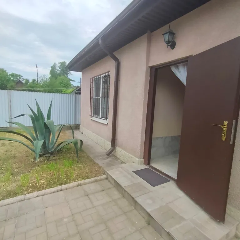 Коттедж Уютный дом у моря — Сухум