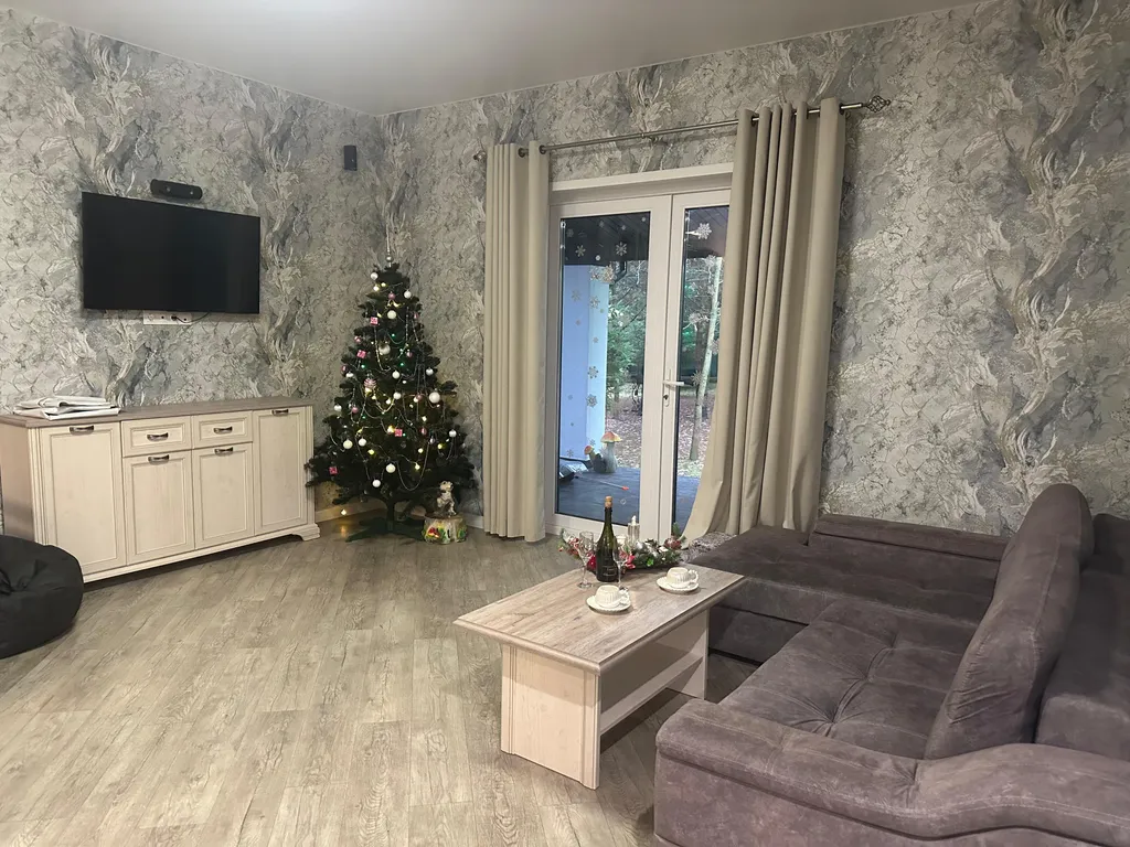 Уютный дом в лесу на 3 семьи