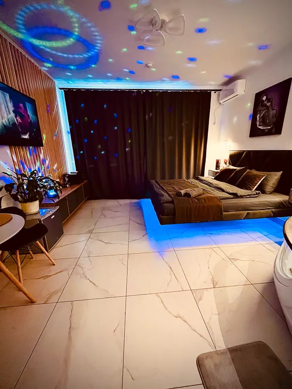 Квартира Стильная и уютная квартира с джакузи для влюбленных SweetRoom — Санкт-Петербург