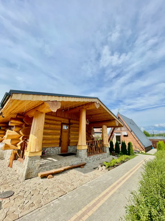 Загородный треугольный дом, с баней и чаном