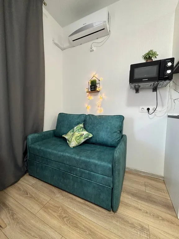 Уютная студия с террасой с видом на горы и бассейны