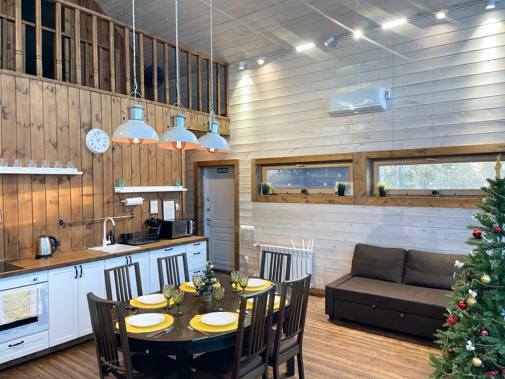 Большой загородный дом