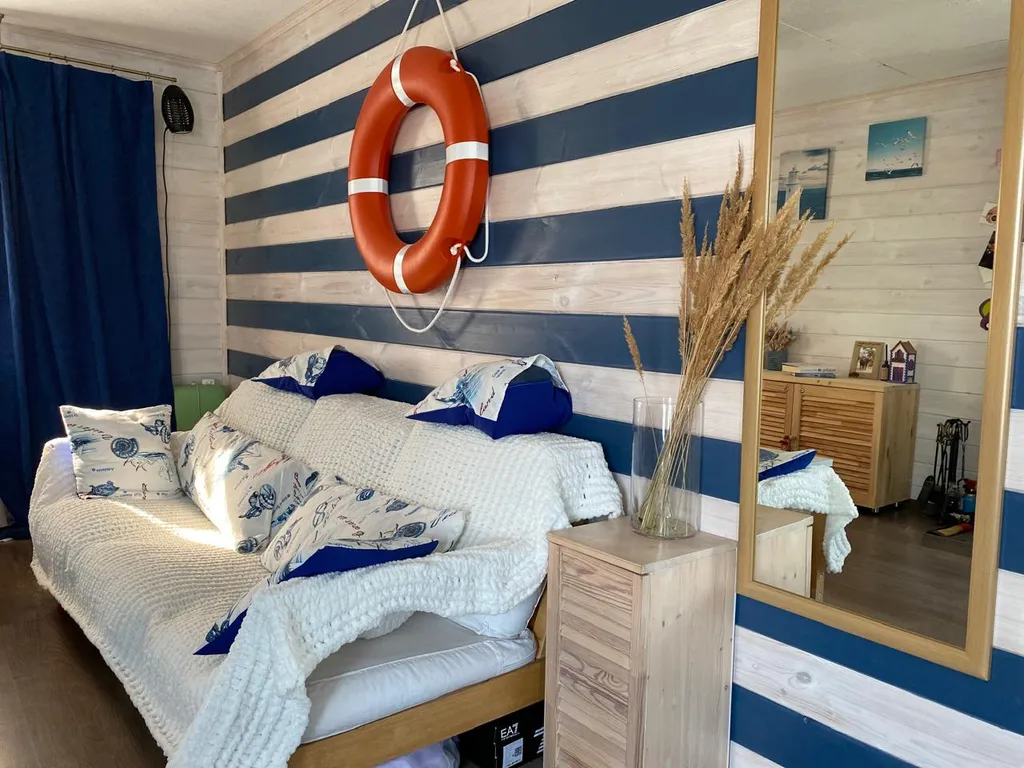 Дом на воде (Хаусбот) с баней и камином