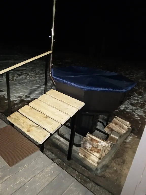 Дом с баней на дровах, банным чаном и большой гостиной