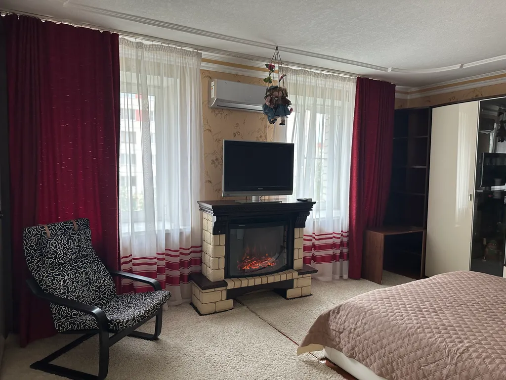 Уютная двухкомнатная квартира с камином на Завелечье