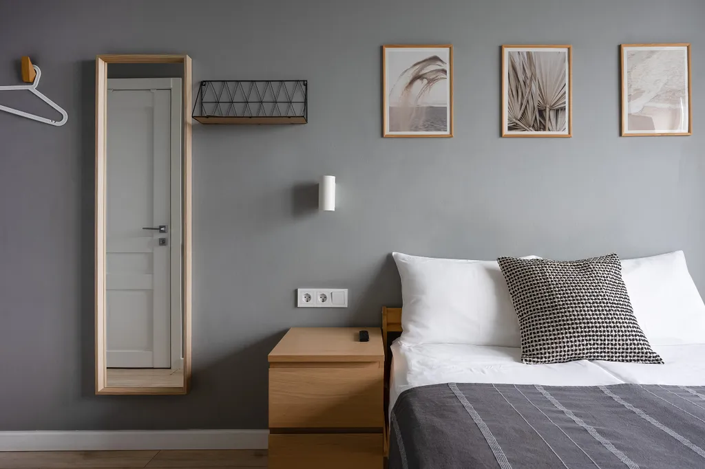 Квартира Квартира Уютная студия Серая с панорамными окнами и балконом в центре — Калининград