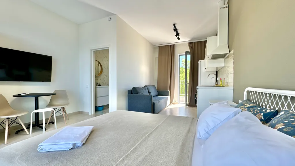 Часть дома с бассейном недалеко от моря Отрадное Ялта