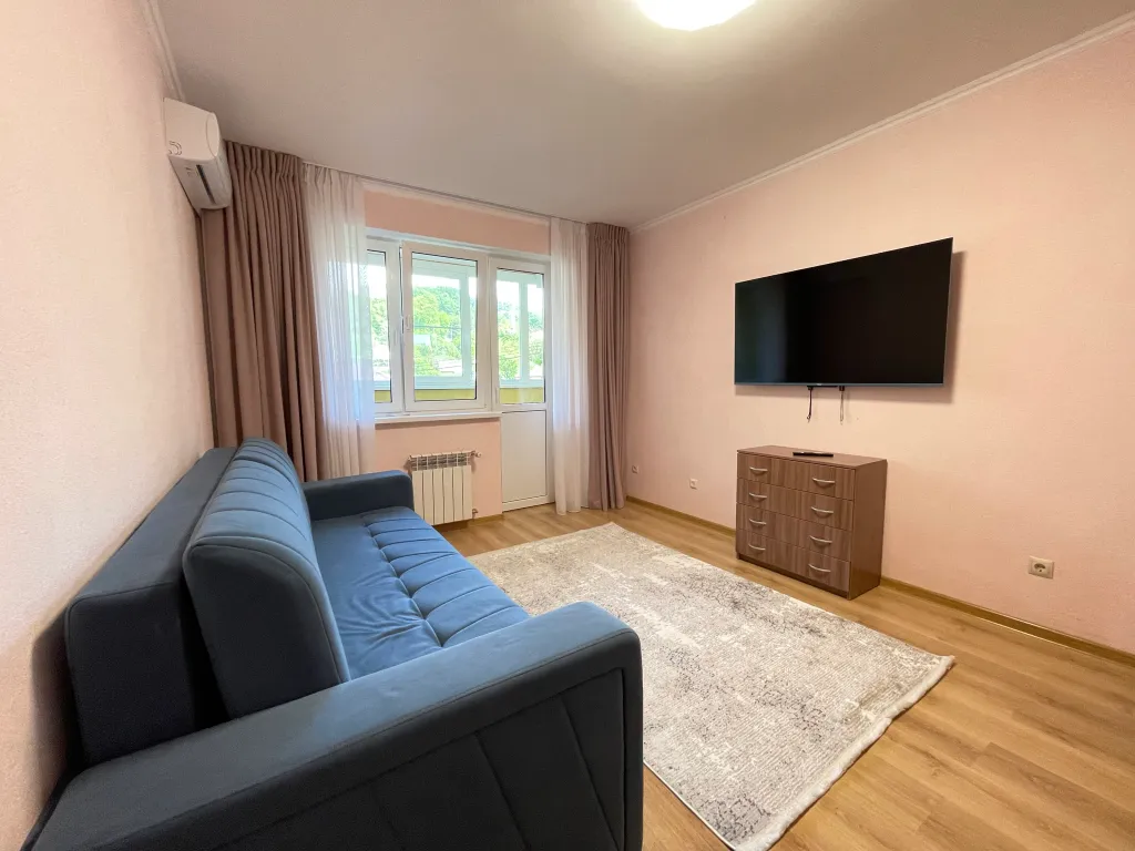 Просторная трехкомнатная квартира у моря