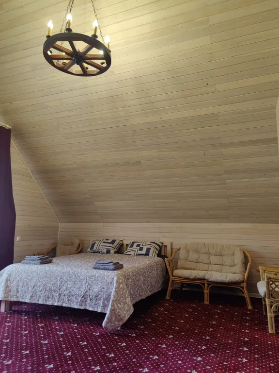 Домик у озера