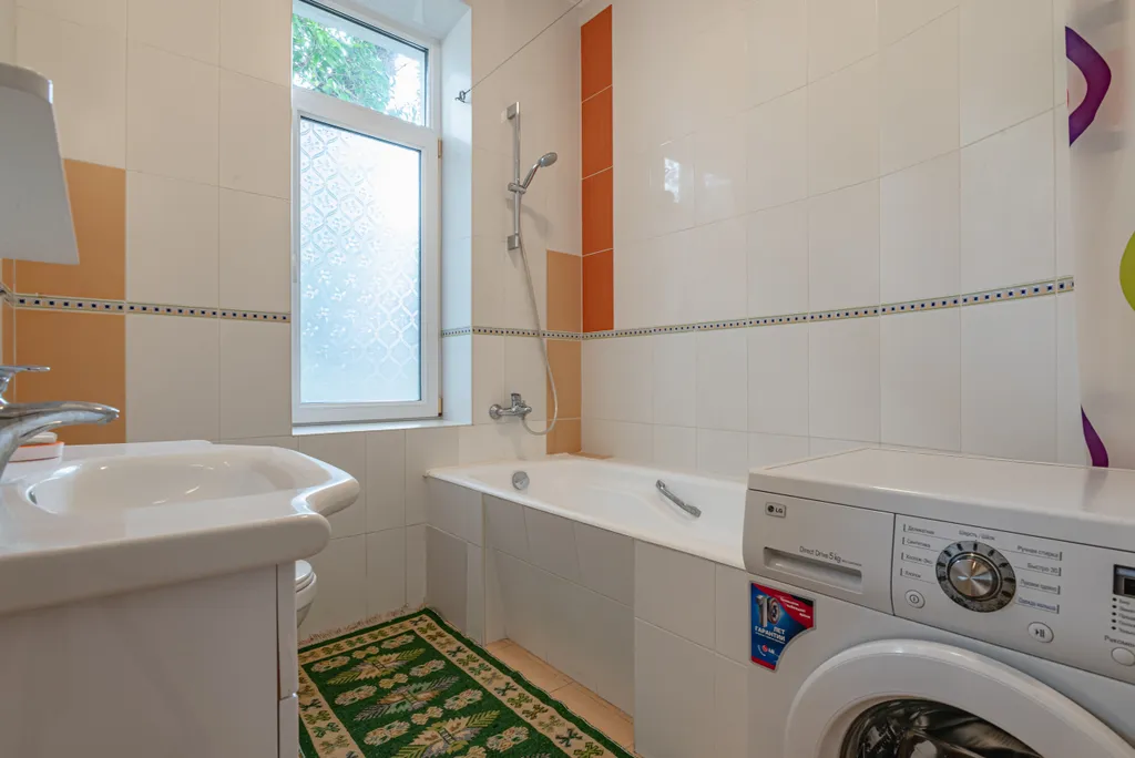 Уютная квартира в центре города со своим двориком