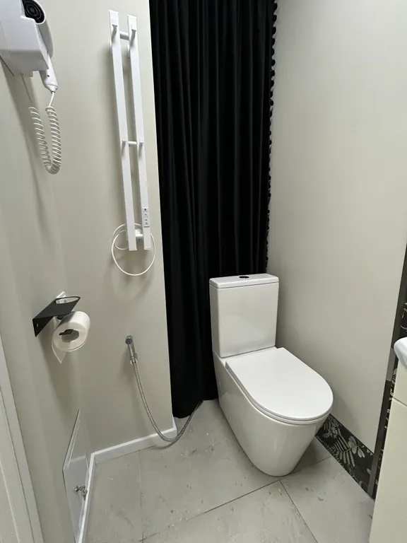 Студия с видом на город