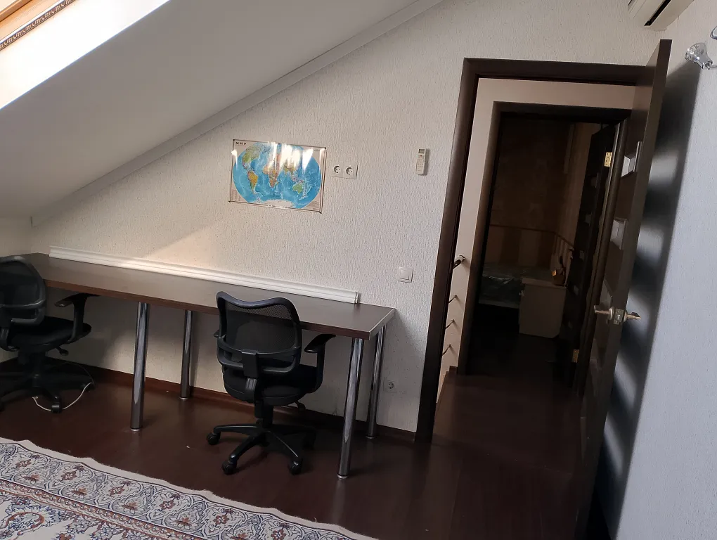 Просторная квартира в трёх кварталах от парка Галицкого