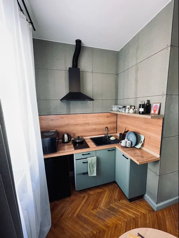 Уютная квартира с отдельной кухней в самом центре