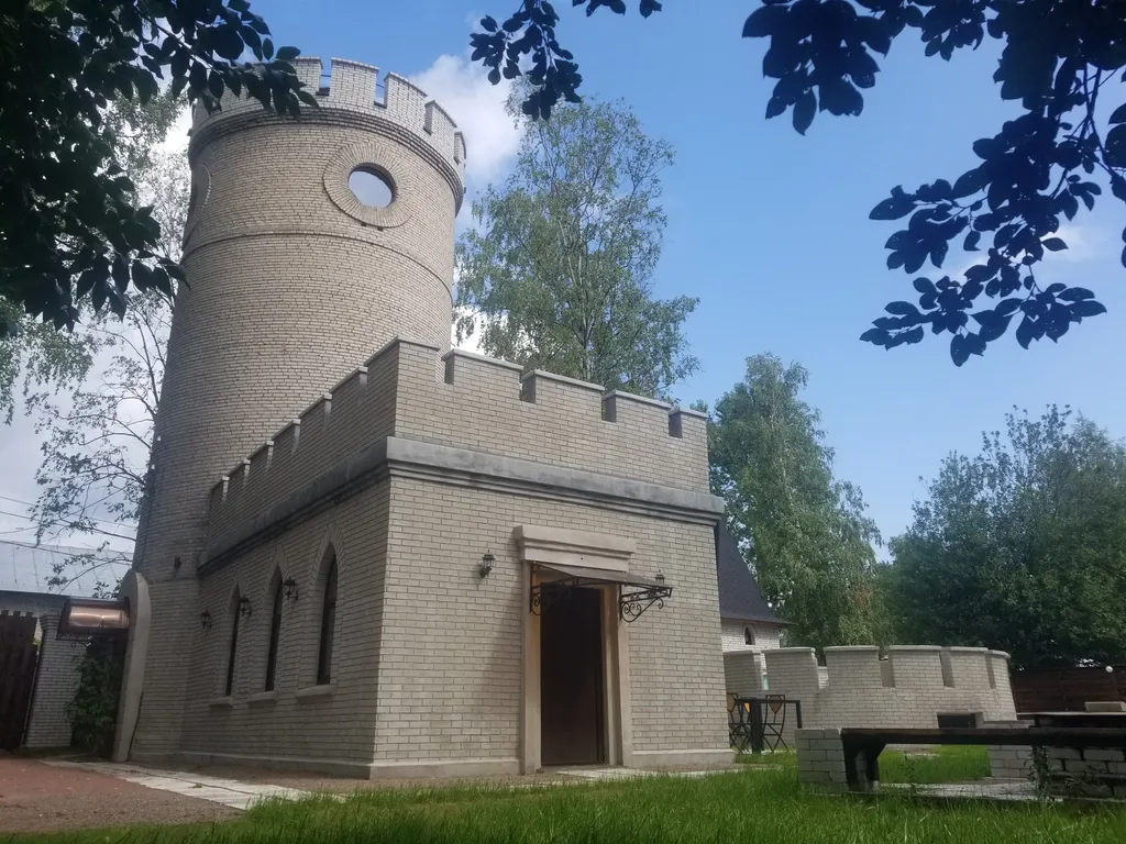 Рыцарский замок в Петербурге