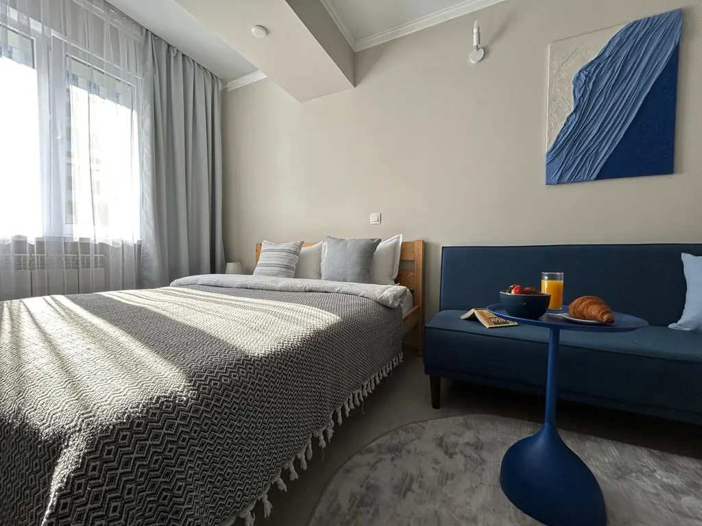 Квартира Сочная студия Индиго в центре города — аренда посуточно в Алматы