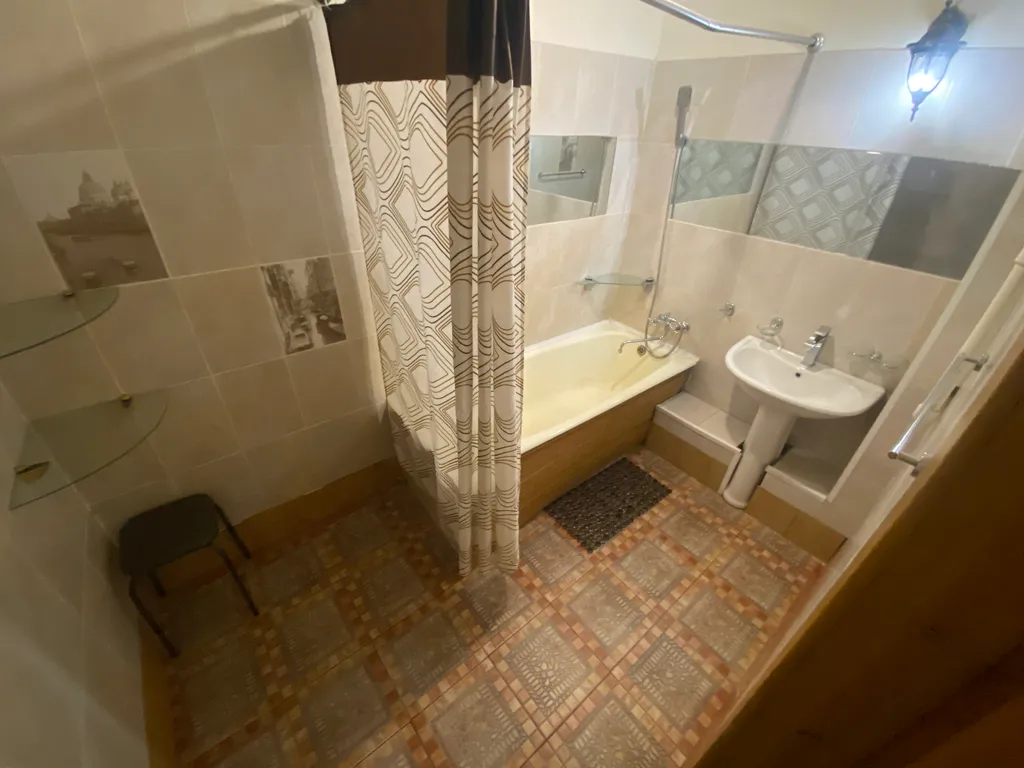 Комфортная трехкомнатная квартира возле Академии Здоровья