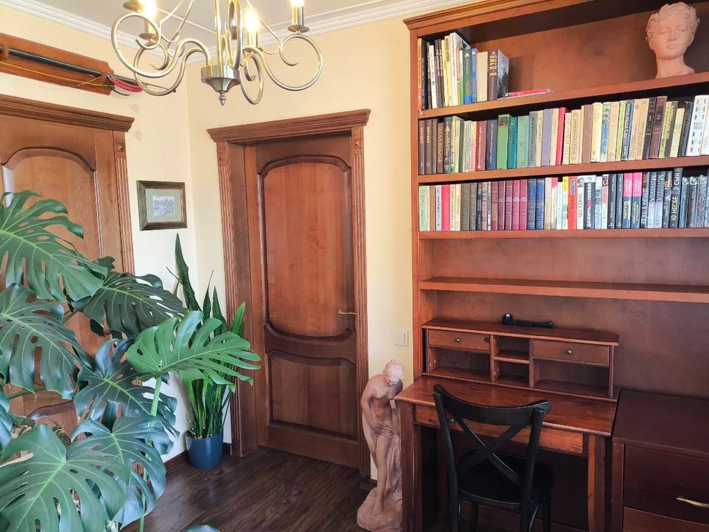 Двухэтажный дом с видом на море