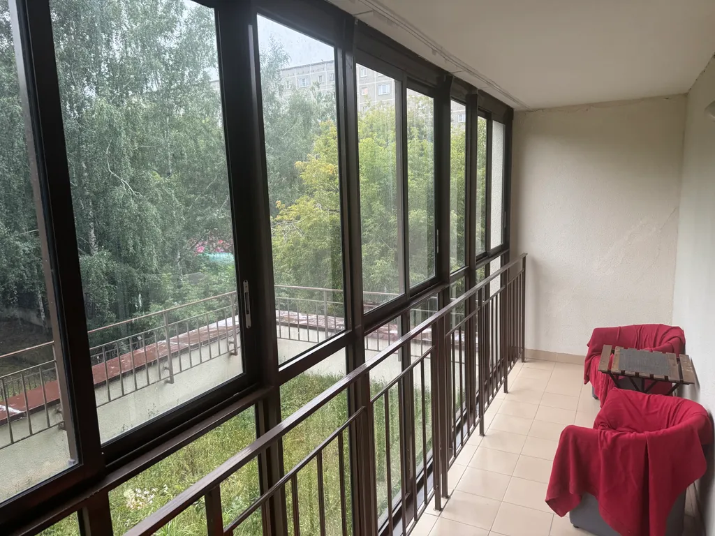 В центре города большая, атмосферная квартира с лужайкой