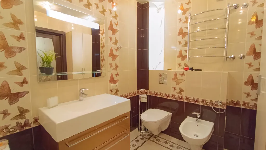 Квартира с камином и большой столовой комфорт-класса