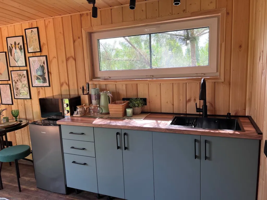 Атмосферный дом в соснах